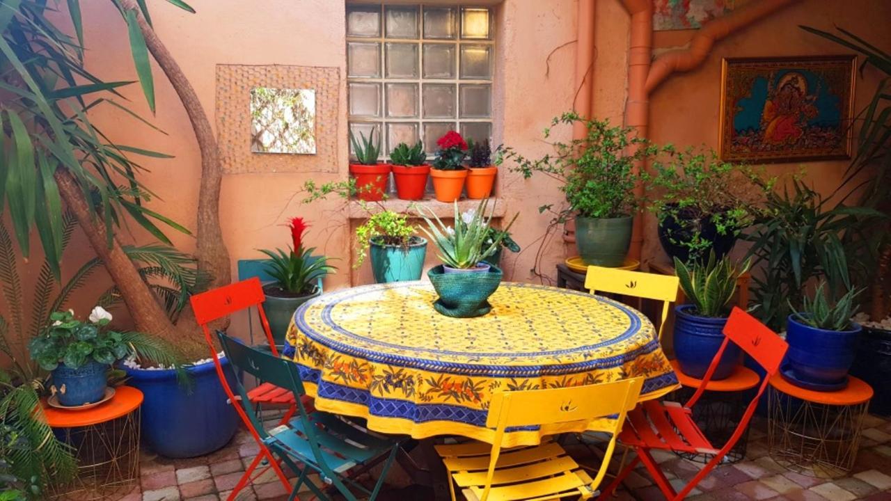Petit Patio En Centre Ville Nîmes Exteriör bild